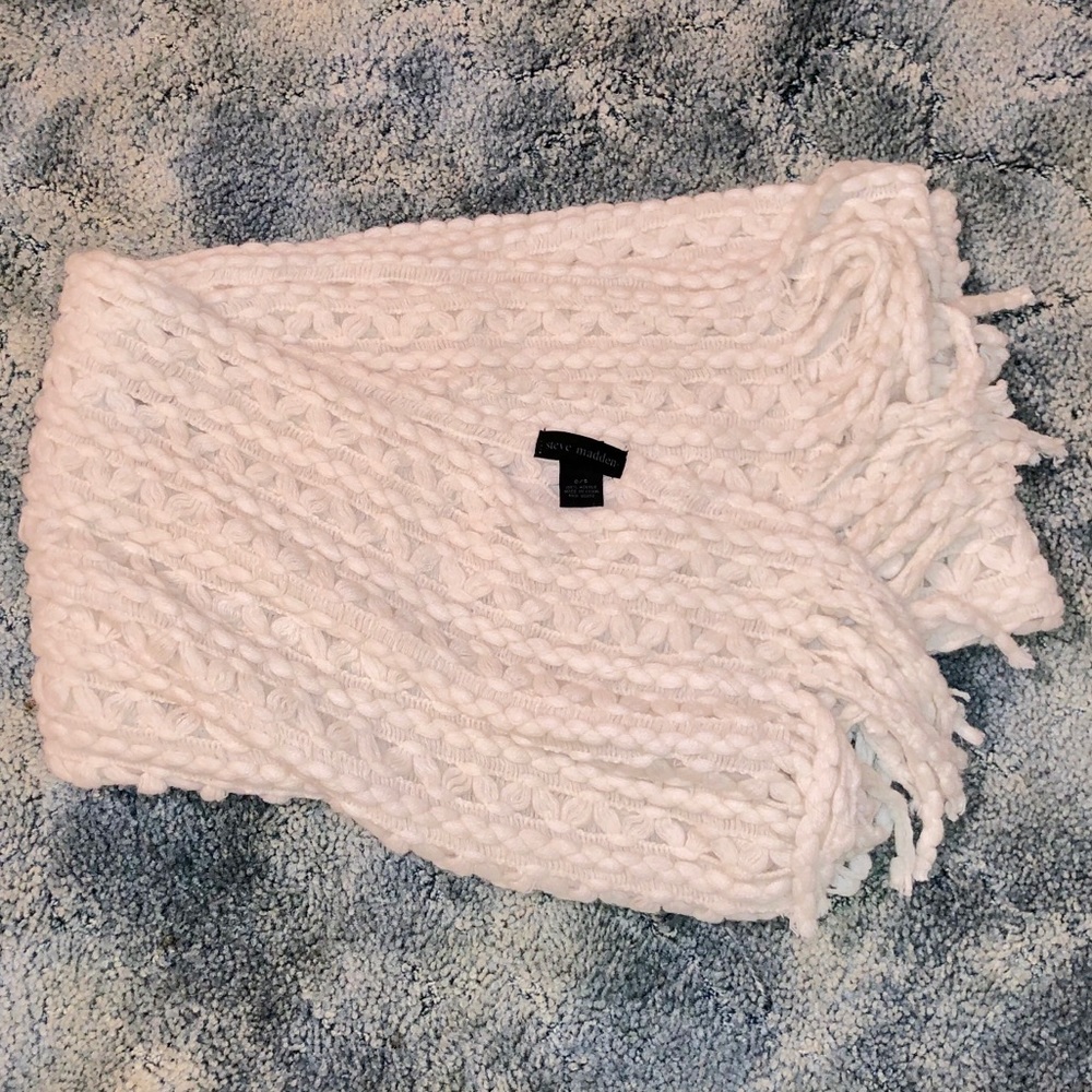 Steve Madden scarf